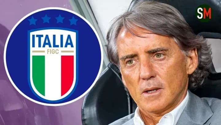 Roberto Mancini con el escudo de Italia Roberto Mancini con el escudo de Italia