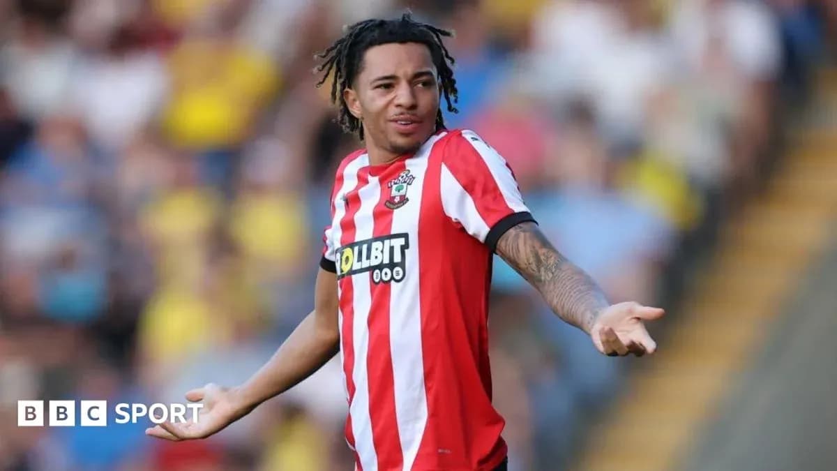 Jugador de Southampton gesticulando en el campo Jugador de Southampton gesticulando en el campo