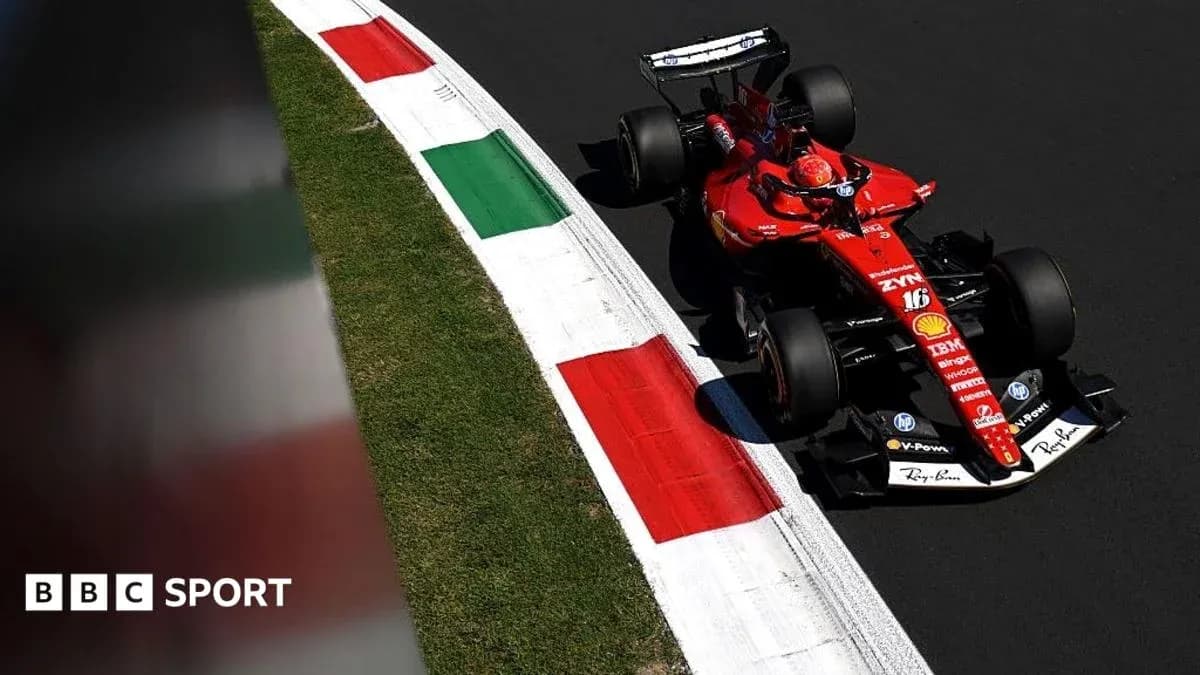 Coche de Fórmula 1 de Ferrari en pista Coche de Fórmula 1 de Ferrari en pista